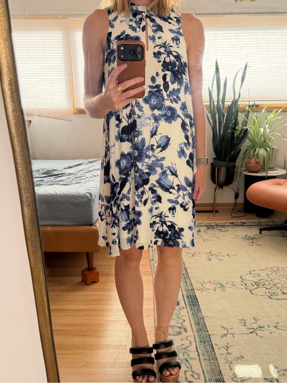 Adrienne Vittadini Studio Sleeveless Blue Floral Shift Dress - White & Navy